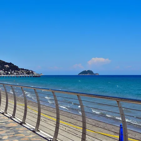 Palace 34 Few Meters From The Sea Alassio