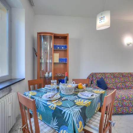 Palace 34 Few Meters From The Sea *