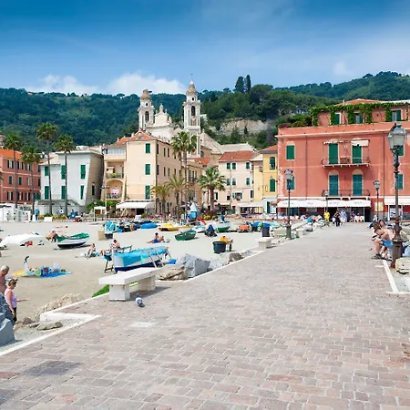 Palace 34 Few Meters From The Sea Alassio