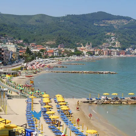 Palace 34 Few Meters From The Sea *